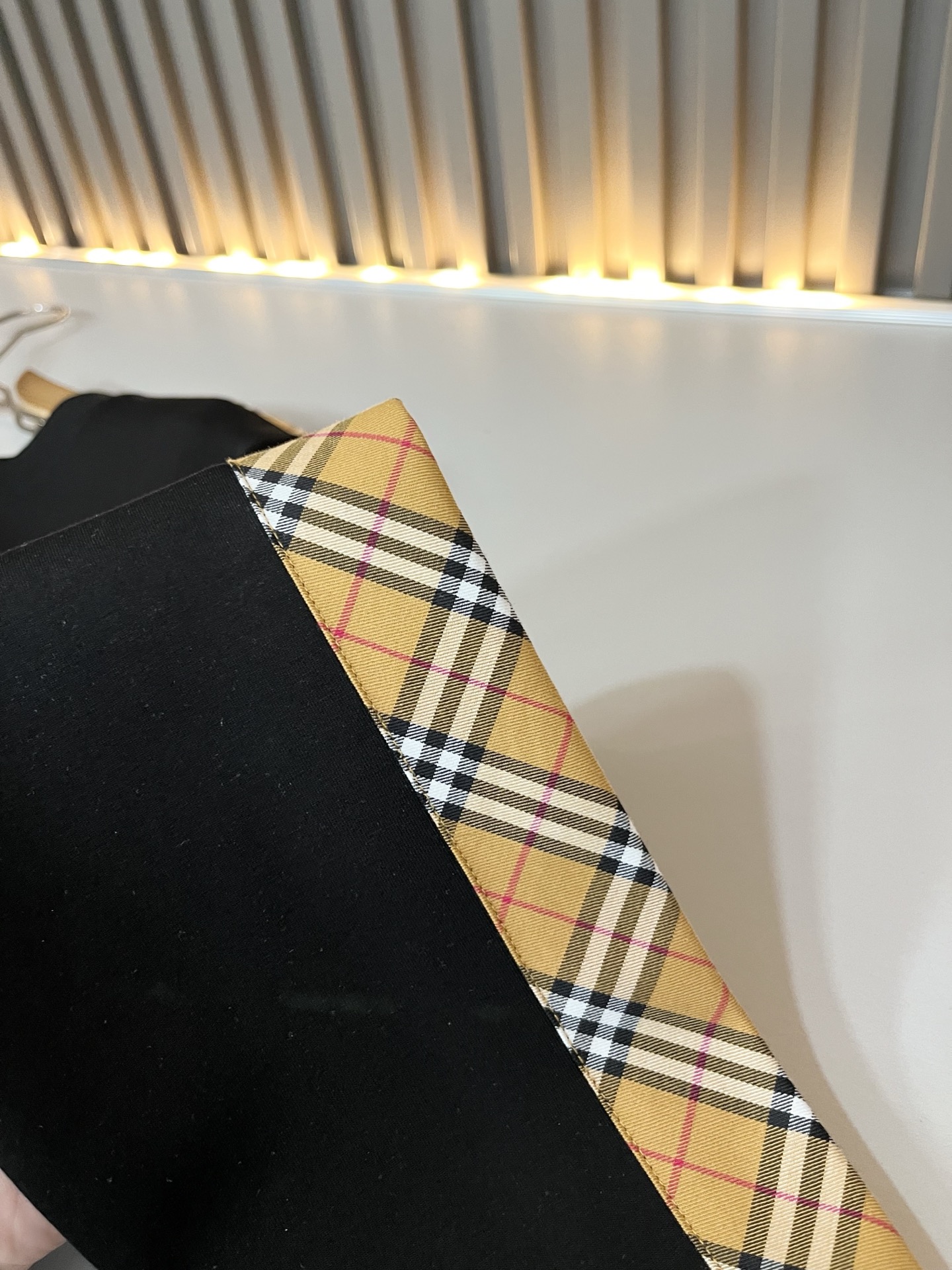 Bur*erry 巴*莉 2026秋冬新款男士长袖打底，品牌最新设计元素！既不单调也不复杂,恰到好处的展现品味！客供顶级