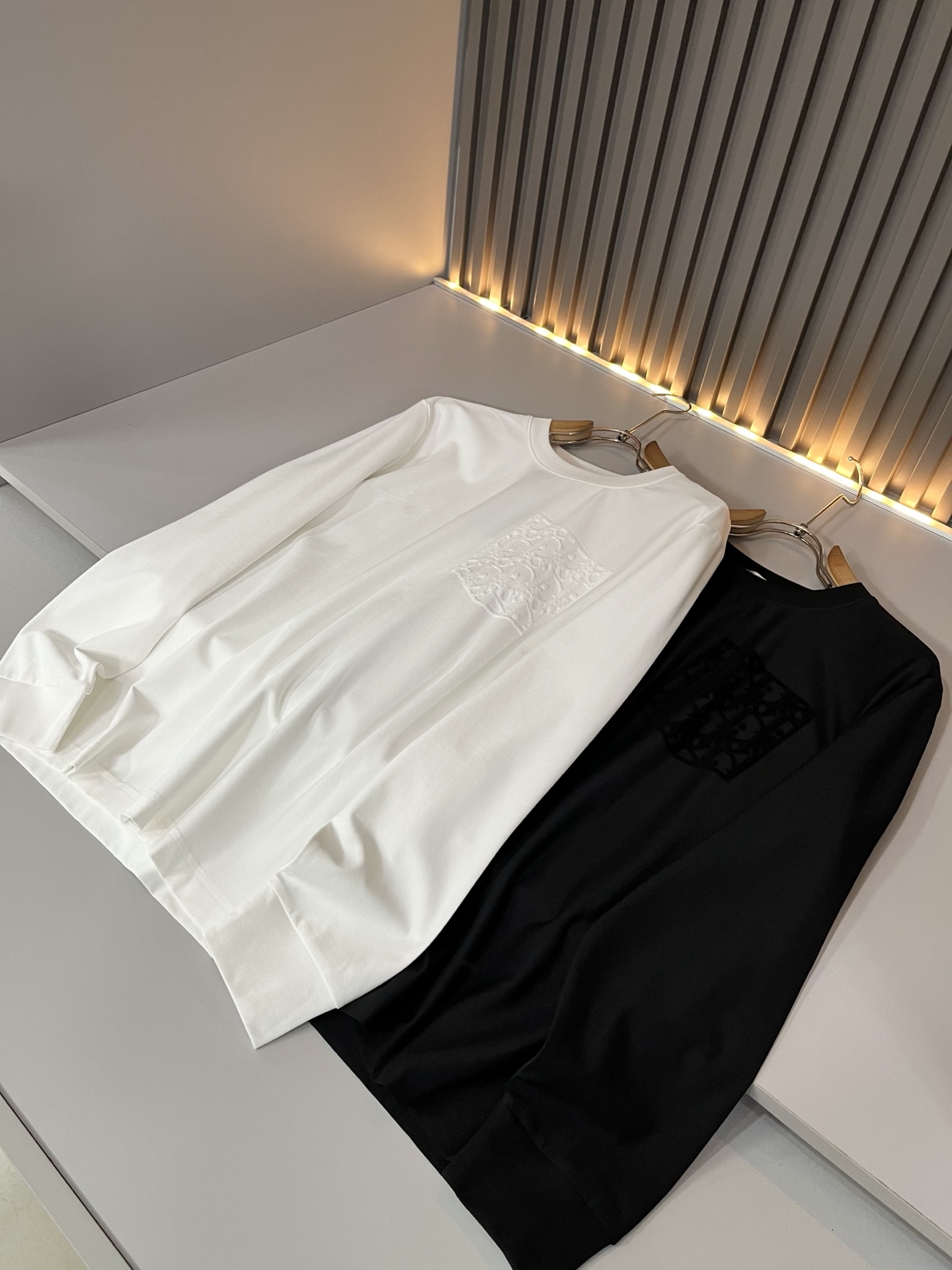 Dio*迪家 2026秋冬新款男女同款👫长袖打底衫，专柜同步发售！定制专属260克纯棉面料，定制原版工艺螺纹，胸前log