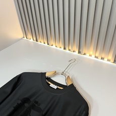 Bur*erry 巴*莉 2026秋冬新款男士长袖打底,品牌最新设计元素!既不单调也不复杂,恰到好处的展现品味!客供顶级 Bur*erry 巴*莉 2026秋冬新款男士长袖打底,品牌最新设计元素!既不单调也不复杂,恰到好处的展现品味!客供顶级