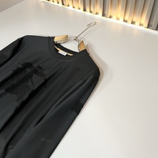 Bur*erry 巴*莉 2026秋冬新款男士长袖打底,品牌最新设计元素!既不单调也不复杂,恰到好处的展现品味!客供顶级 Bur*erry 巴*莉 2026秋冬新款男士长袖打底,品牌最新设计元素!既不单调也不复杂,恰到好处的展现品味!客供顶级