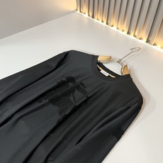 Bur*erry 巴*莉 2026秋冬新款男士长袖打底,品牌最新设计元素!既不单调也不复杂,恰到好处的展现品味!客供顶级 Bur*erry 巴*莉 2026秋冬新款男士长袖打底,品牌最新设计元素!既不单调也不复杂,恰到好处的展现品味!客供顶级