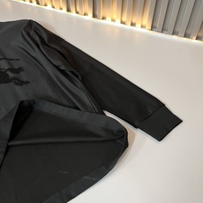 Bur*erry 巴*莉 2026秋冬新款男士长袖打底,品牌最新设计元素!既不单调也不复杂,恰到好处的展现品味!客供顶级 Bur*erry 巴*莉 2026秋冬新款男士长袖打底,品牌最新设计元素!既不单调也不复杂,恰到好处的展现品味!客供顶级