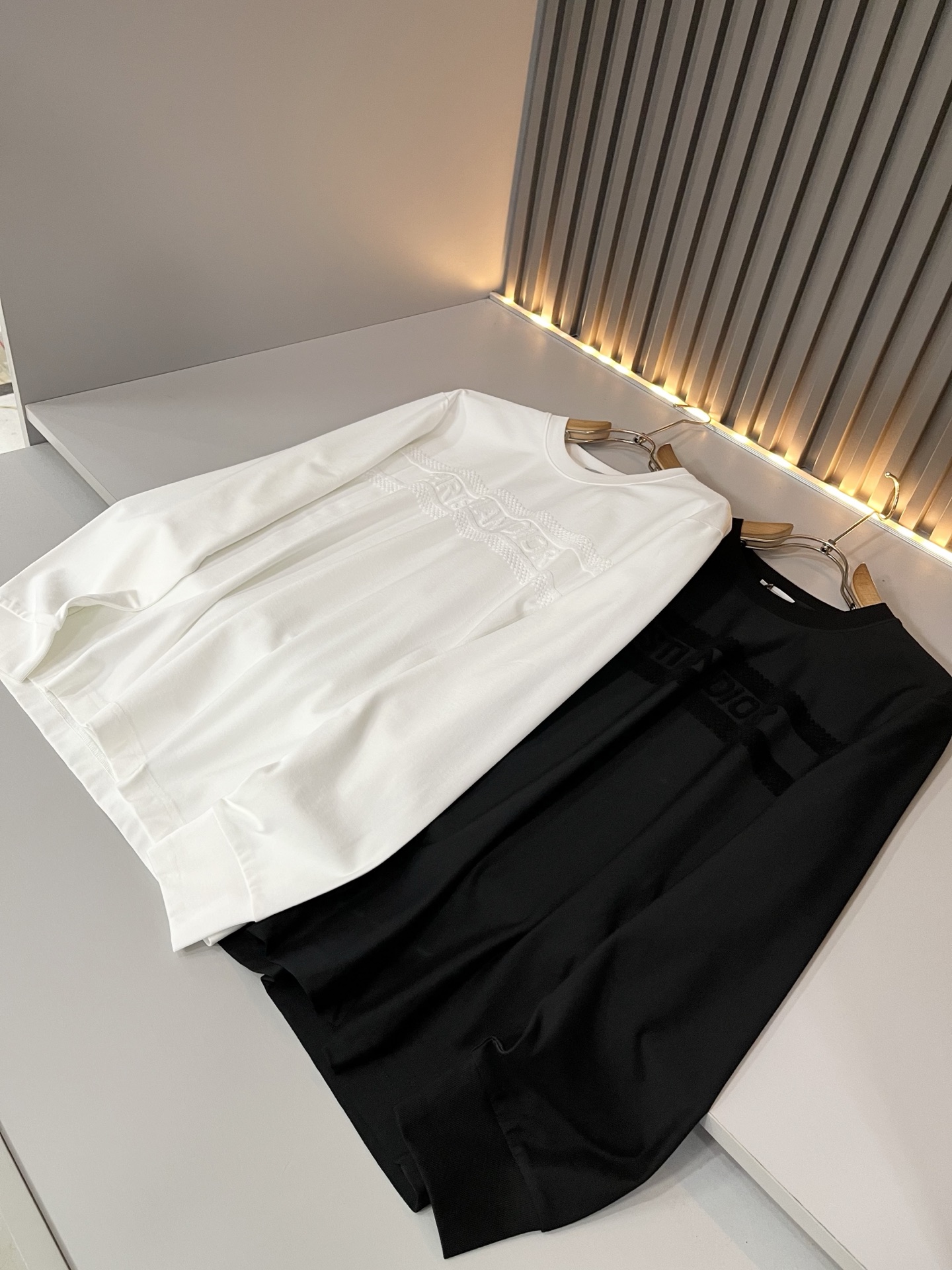 Dio*迪家 2026秋冬新款男女同款👫长袖打底衫，专柜同步发售！定制专属260克纯棉面料，定制原版工艺螺纹，胸前log