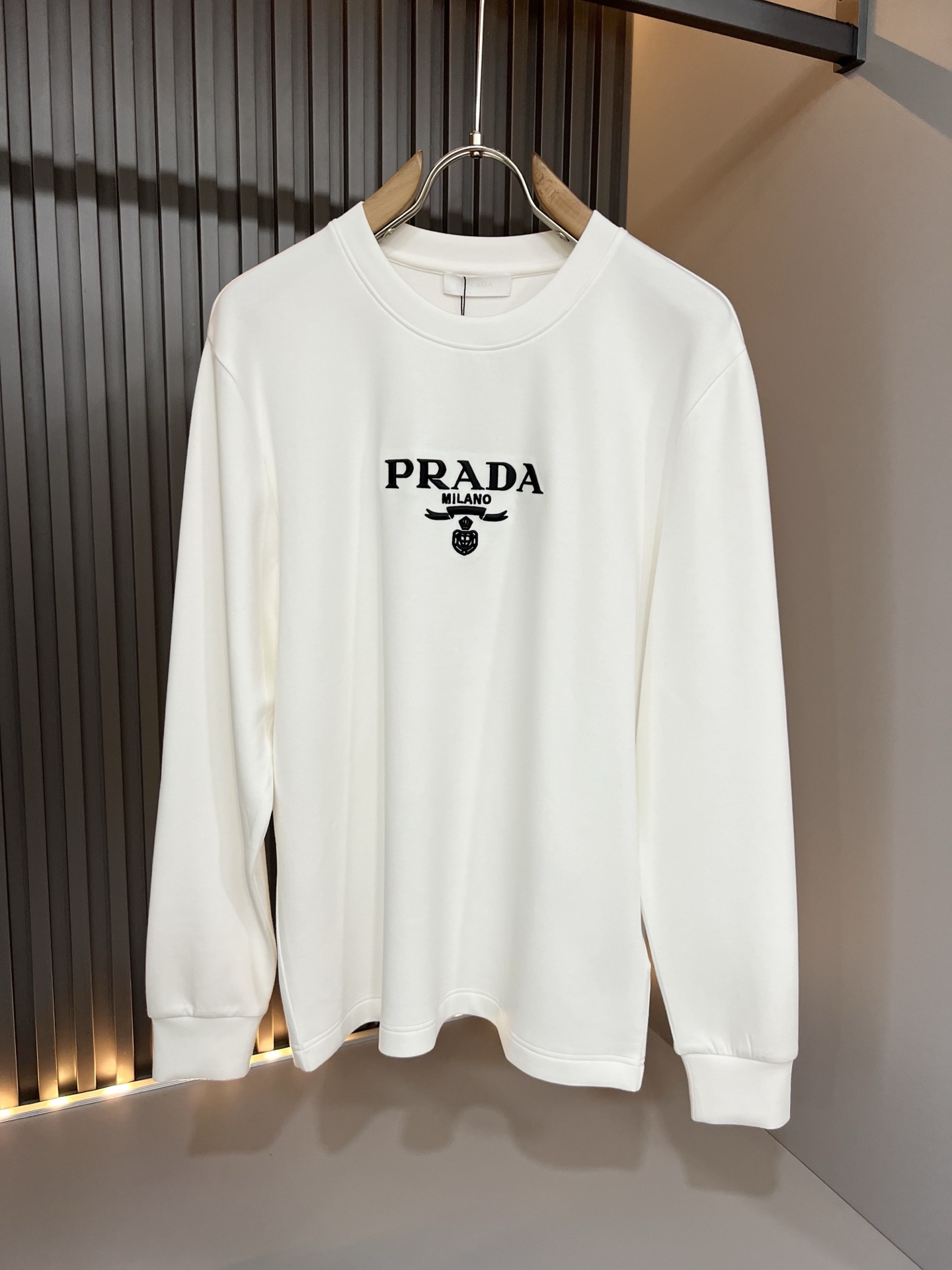 PRAD*A普*达2026秋冬新款男士长袖打底衫，最新款全网独家首上！！~既经典有时尚百搭，谁不爱啊，将经典再次展现，非