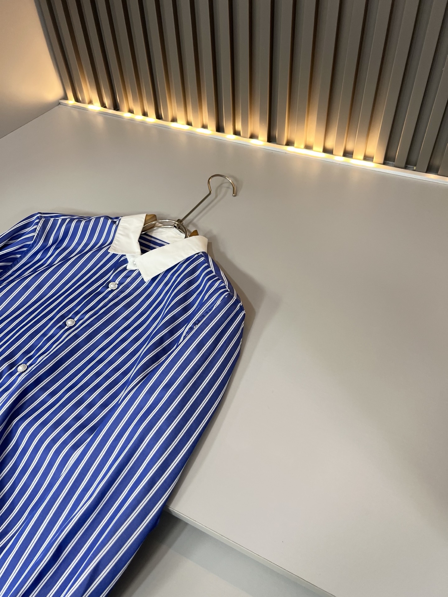 Dior 迪奥2026秋冬新款男女同款👫衬衣，品牌最新设计元素！既不单调也不复杂,恰到好处的展现品味！客供定制进口府绸棉