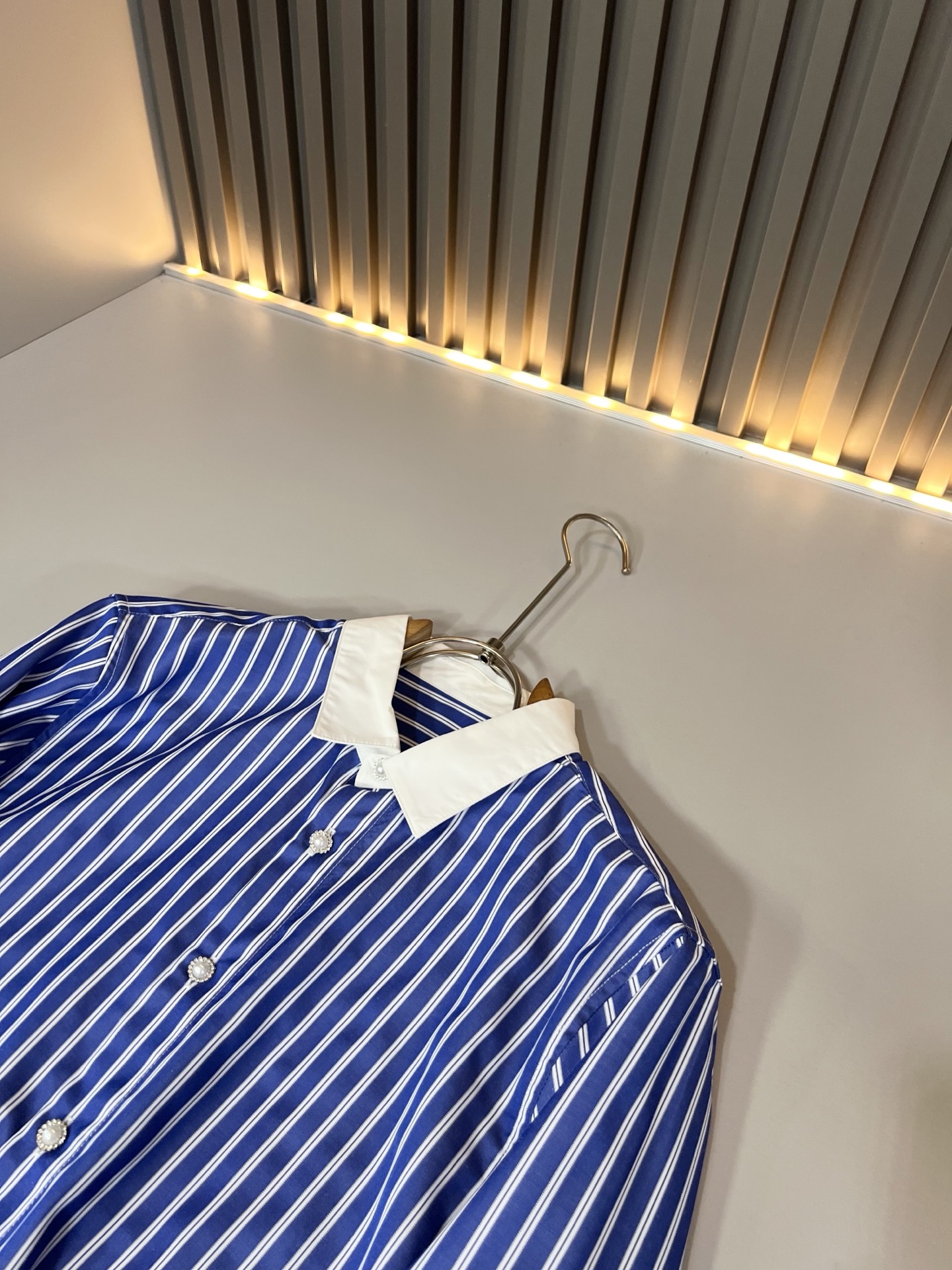 Dior 迪奥2026秋冬新款男女同款👫衬衣，品牌最新设计元素！既不单调也不复杂,恰到好处的展现品味！客供定制进口府绸棉