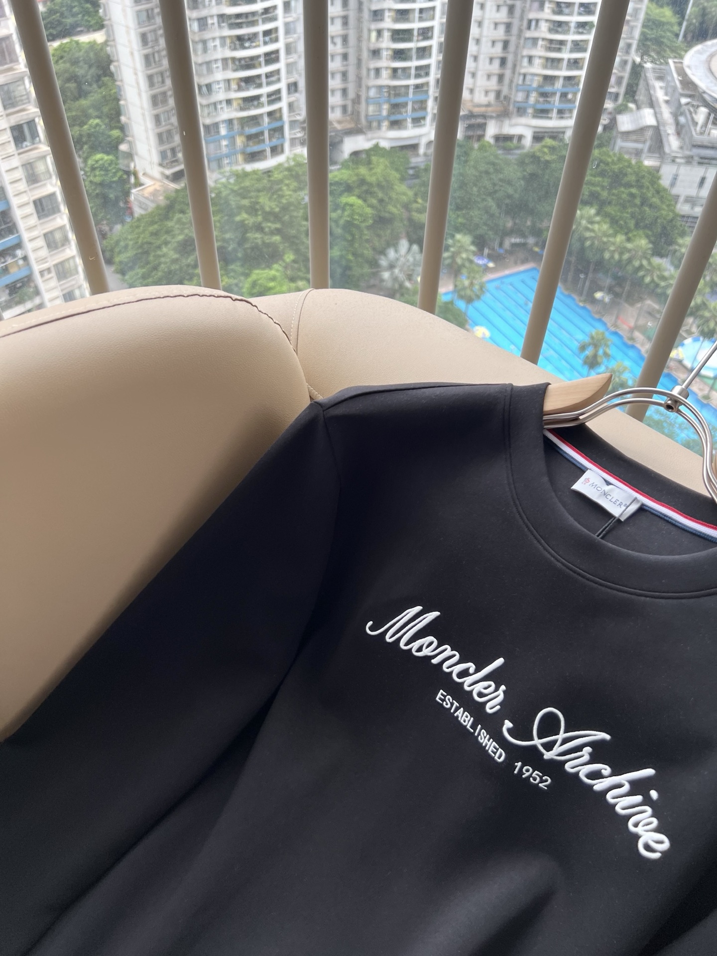 Moncler蒙口2026秋冬新款贸易订单长袖打底衫，全品相！！网红款！胸前logo图案刺绣设计！上身舒适透气，不僵硬，