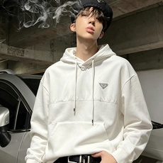 PRAD*A普*达2026秋冬新款男女同款👫长袖卫衣,最新款全网独家首上!!~既经典有时尚百搭,谁不爱啊,将经典再次展现 PRAD*A普*达2026秋冬新款男女同款👫长袖卫衣,最新款全网独家首上!!~既经典有时尚百搭,谁不爱啊,将经典再次展现