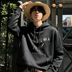 LouisVuitt*路易*登 2026秋冬全新系列单品上线,非常时髦前卫的一款男女同款👫长袖卫衣,胸前标识logo刺绣 LouisVuitt*路易*登 2026秋冬全新系列单品上线,非常时髦前卫的一款男女同款👫长袖卫衣,胸前标识logo刺绣