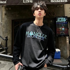 Moncler蒙口2026秋冬新款贸易订单长袖打底衫,全品相!!网红款!胸前logo图案刺绣设计!上身舒适透气,不僵硬, Moncler蒙口2026秋冬新款贸易订单长袖打底衫,全品相!!网红款!胸前logo图案刺绣设计!上身舒适透气,不僵硬,