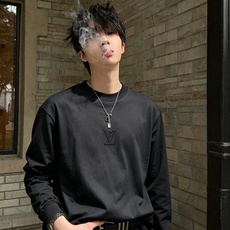 LouisVuitt*路易*登 2026秋冬新款男士长袖打底衫,非常时髦胸前logo植绒修饰!区别于以往的不同,宣示品牌 LouisVuitt*路易*登 2026秋冬新款男士长袖打底衫,非常时髦胸前logo植绒修饰!区别于以往的不同,宣示品牌