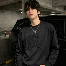 Bur*erry 巴*莉 2026秋冬新款男士长袖打底,品牌最新设计元素!既不单调也不复杂,恰到好处的展现品味!客供顶级 Bur*erry 巴*莉 2026秋冬新款男士长袖打底,品牌最新设计元素!既不单调也不复杂,恰到好处的展现品味!客供顶级
