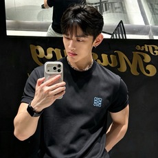 LOE*WE罗*威 2026秋冬男女同款👫打底衫,意大利原厂订单渠道,极具个性高级风,标志logo图案刺绣工艺设计!最新 LOE*WE罗*威 2026秋冬男女同款👫打底衫,意大利原厂订单渠道,极具个性高级风,标志logo图案刺绣工艺设计!最新