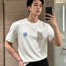 LOE*WE罗*威 2026秋冬男女同款👫打底衫,意大利原厂订单渠道,极具个性高级风,标志logo图案刺绣工艺设计!最新 LOE*WE罗*威 2026秋冬男女同款👫打底衫,意大利原厂订单渠道,极具个性高级风,标志logo图案刺绣工艺设计!最新