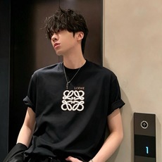 LOE*WE罗*威 2026秋冬男女同款👫打底衫,意大利原厂订单渠道,极具个性高级风,标志logo图案刺绣工艺设计!最新 LOE*WE罗*威 2026秋冬男女同款👫打底衫,意大利原厂订单渠道,极具个性高级风,标志logo图案刺绣工艺设计!最新