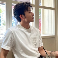 LOE*WE罗*威 2026秋冬男女同款👫打底衫,意大利原厂订单渠道,极具个性高级风,标志logo图案刺绣工艺设计!最新 LOE*WE罗*威 2026秋冬男女同款👫打底衫,意大利原厂订单渠道,极具个性高级风,标志logo图案刺绣工艺设计!最新