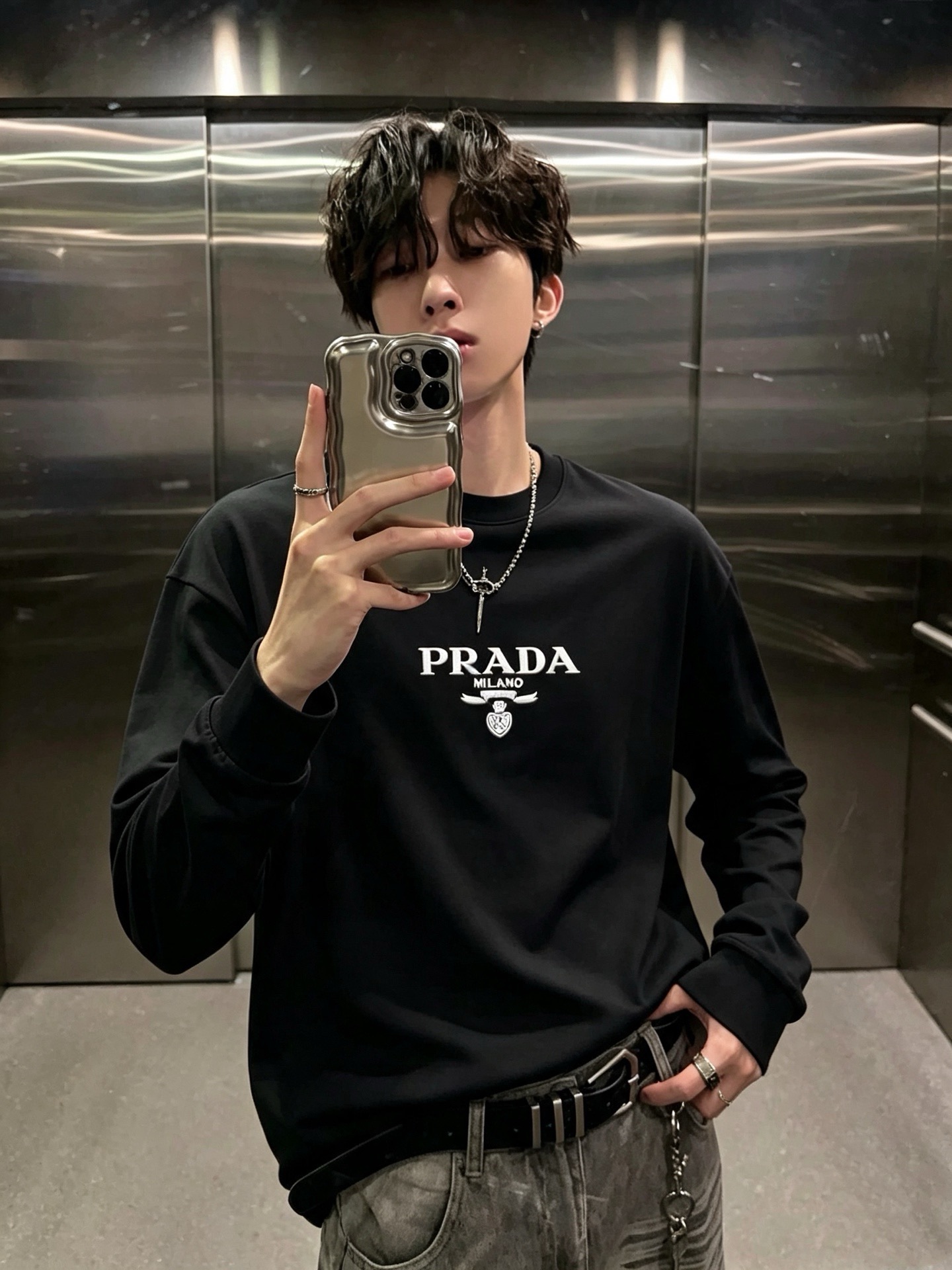 PRAD*A普*达2026秋冬新款男士长袖打底衫,最新款全网独家首上!!~既经典有时尚百搭,谁不爱啊,将经典再次展现,非 PRAD*A普*达2026秋冬新款男士长袖打底衫,最新款全网独家首上!!~既经典有时尚百搭,谁不爱啊,将经典再次展现,非