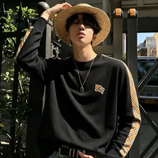 Bur*erry 巴*莉 2026秋冬新款男士长袖打底,品牌最新设计元素!既不单调也不复杂,恰到好处的展现品味!客供顶级 Bur*erry 巴*莉 2026秋冬新款男士长袖打底,品牌最新设计元素!既不单调也不复杂,恰到好处的展现品味!客供顶级