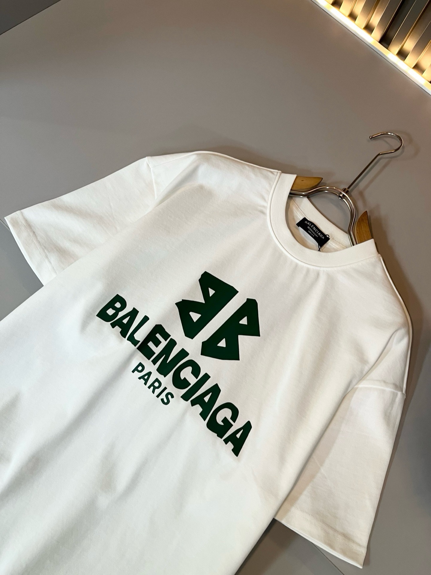 BALENCI*GA巴黎*家 2026春夏新款男女同款👫短袖T恤！走秀图案印花时尚休闲短袖T恤衫！设计logo压胶设计！