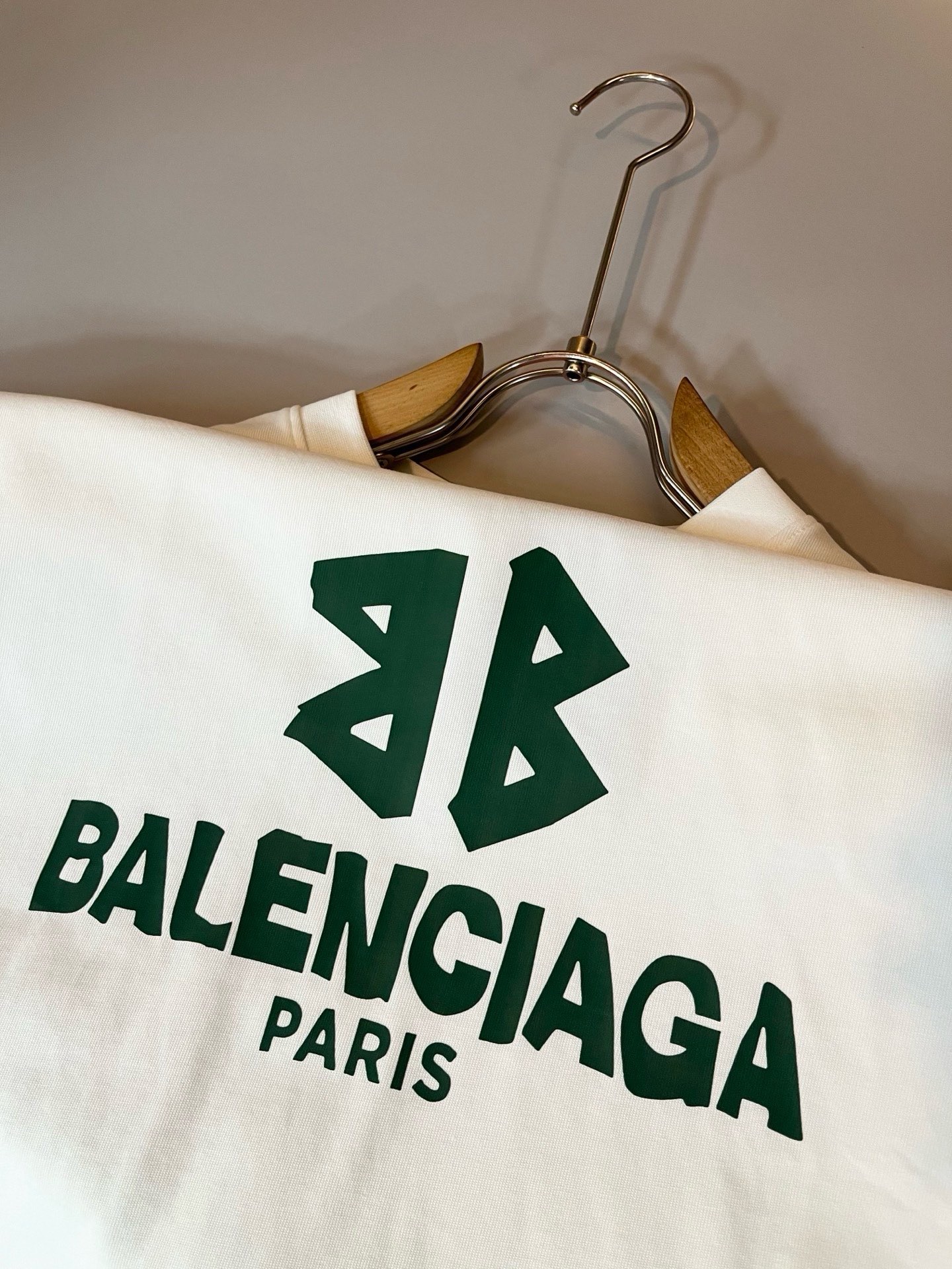 BALENCI*GA巴黎*家 2026春夏新款男女同款👫短袖T恤！走秀图案印花时尚休闲短袖T恤衫！设计logo压胶设计！
