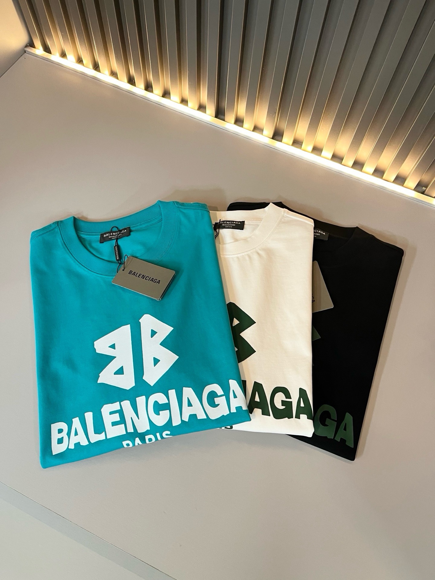 BALENCI*GA巴黎*家 2026春夏新款男女同款👫短袖T恤！走秀图案印花时尚休闲短袖T恤衫！设计logo压胶设计！