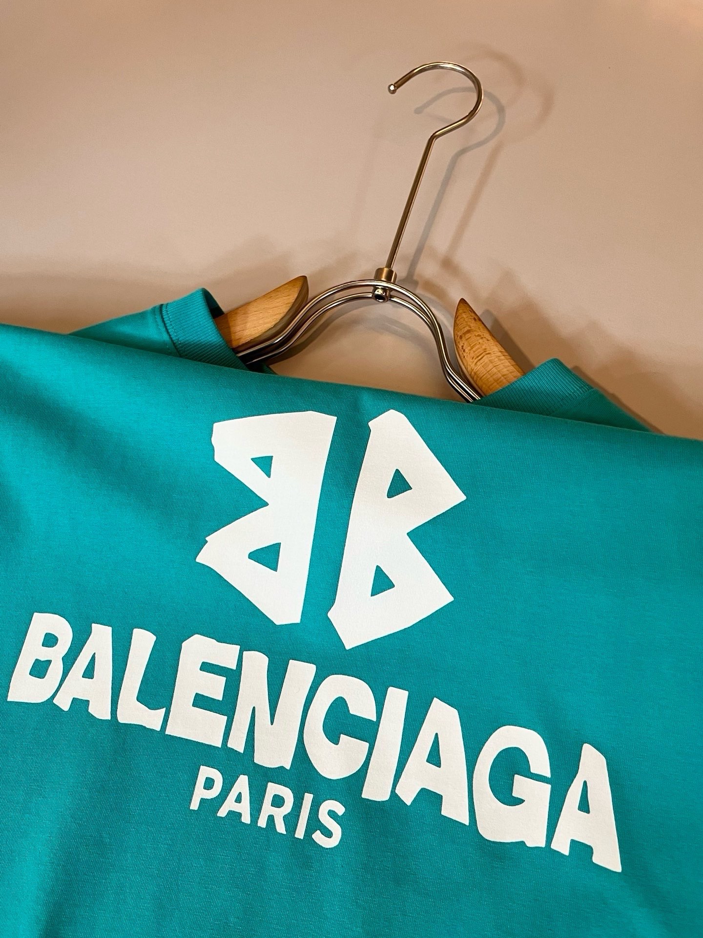 BALENCI*GA巴黎*家 2026春夏新款男女同款👫短袖T恤！走秀图案印花时尚休闲短袖T恤衫！设计logo压胶设计！