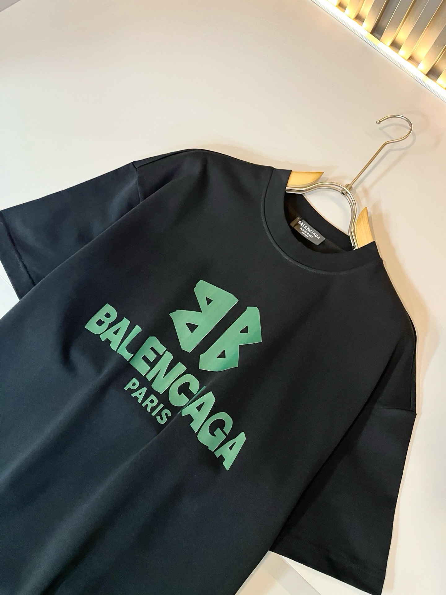 BALENCI*GA巴黎*家 2026春夏新款男女同款👫短袖T恤！走秀图案印花时尚休闲短袖T恤衫！设计logo压胶设计！
