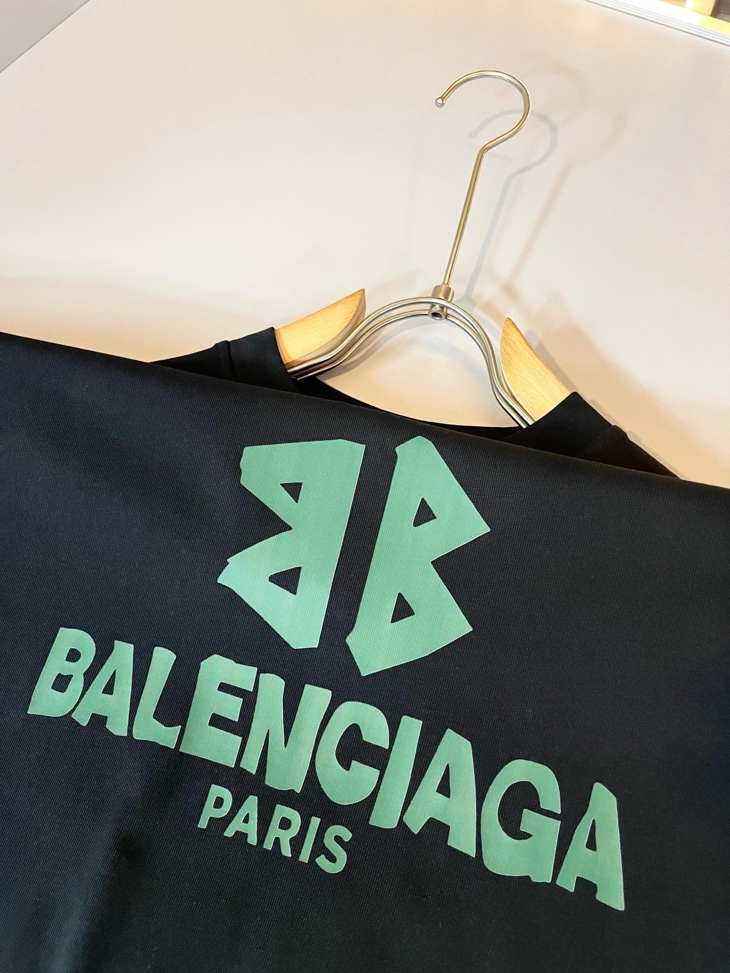 BALENCI*GA巴黎*家 2026春夏新款男女同款👫短袖T恤！走秀图案印花时尚休闲短袖T恤衫！设计logo压胶设计！