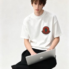 Moncler蒙家 2026春夏最新男女同款👫贸易订单短袖T恤,全品相!!网红款!采用logo图案植绒设计!上身舒适透气 Moncler蒙家 2026春夏最新男女同款👫贸易订单短袖T恤,全品相!!网红款!采用logo图案植绒设计!上身舒适透气