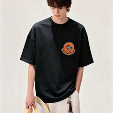 Moncler蒙家 2026春夏最新男女同款👫贸易订单短袖T恤,全品相!!网红款!采用logo图案植绒设计!上身舒适透气 Moncler蒙家 2026春夏最新男女同款👫贸易订单短袖T恤,全品相!!网红款!采用logo图案植绒设计!上身舒适透气