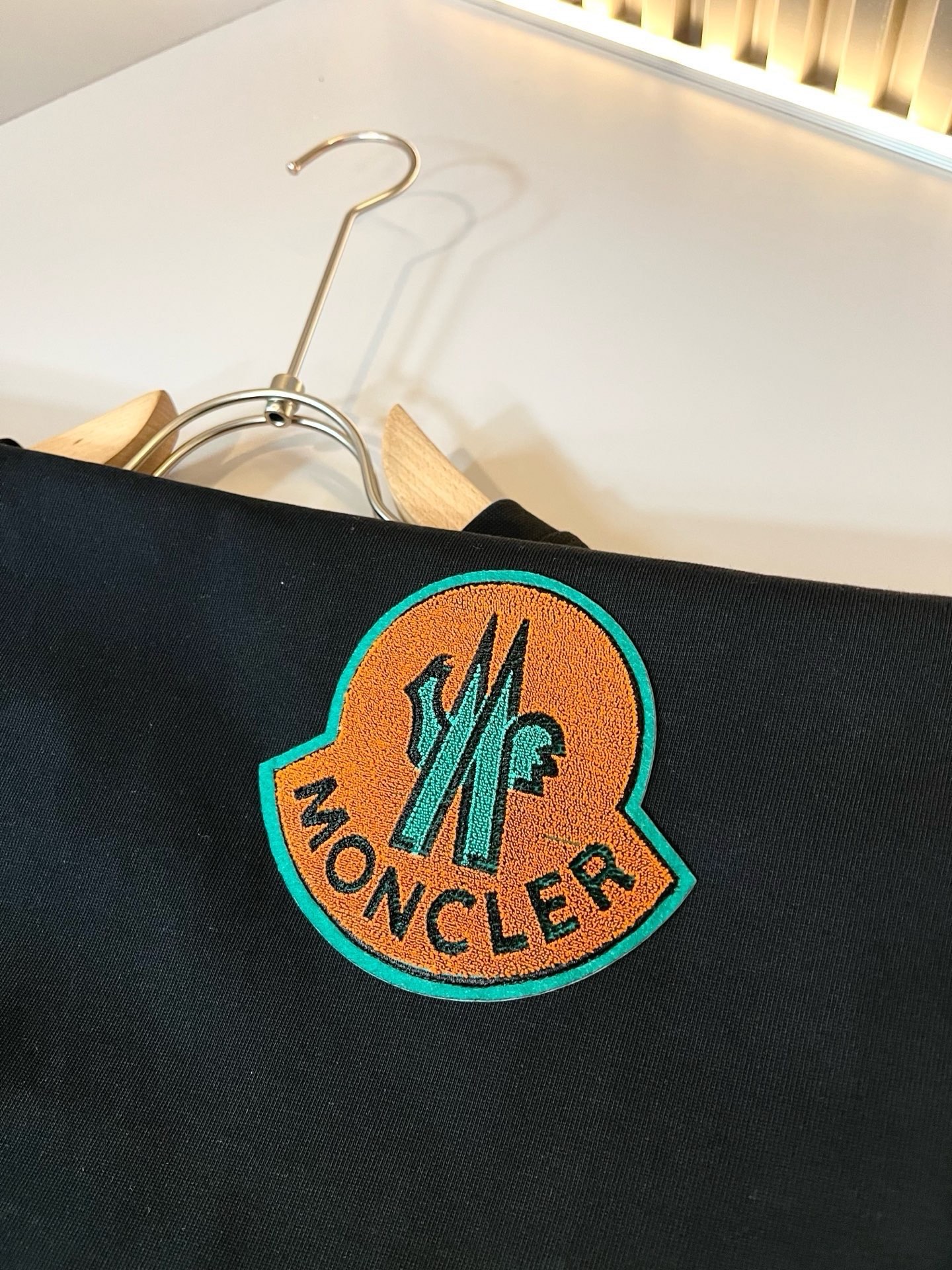 Moncler蒙家 2026春夏最新男女同款👫贸易订单短袖T恤，全品相！！网红款！采用logo图案植绒设计！上身舒适透气