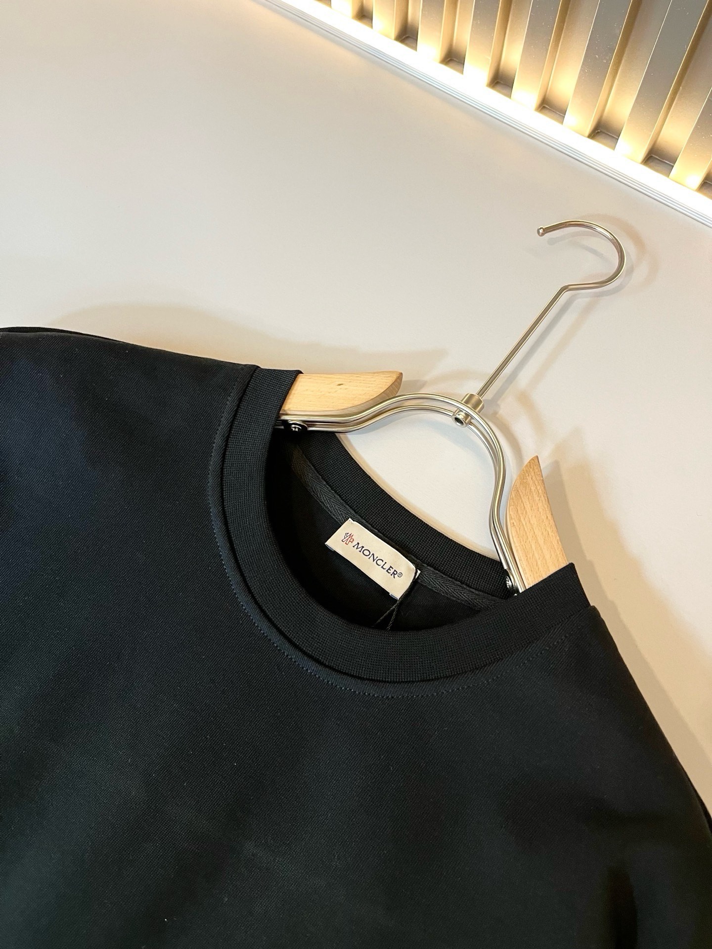 Moncler蒙家 2026春夏最新男女同款👫贸易订单短袖T恤，全品相！！网红款！采用logo图案植绒设计！上身舒适透气