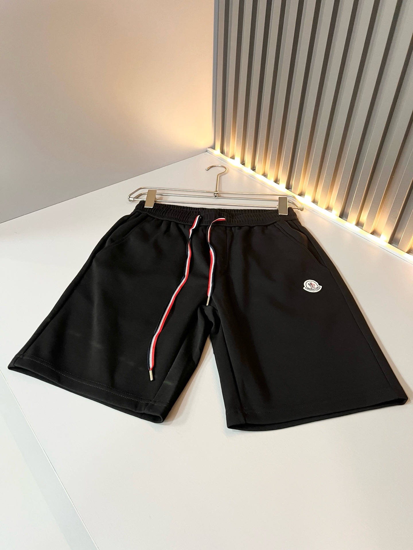 Moncler蒙家 2026春夏最新男女同款👫贸易订单休闲套装，全品相！！网红款！采用logo图案徽章设计！上身舒适透气