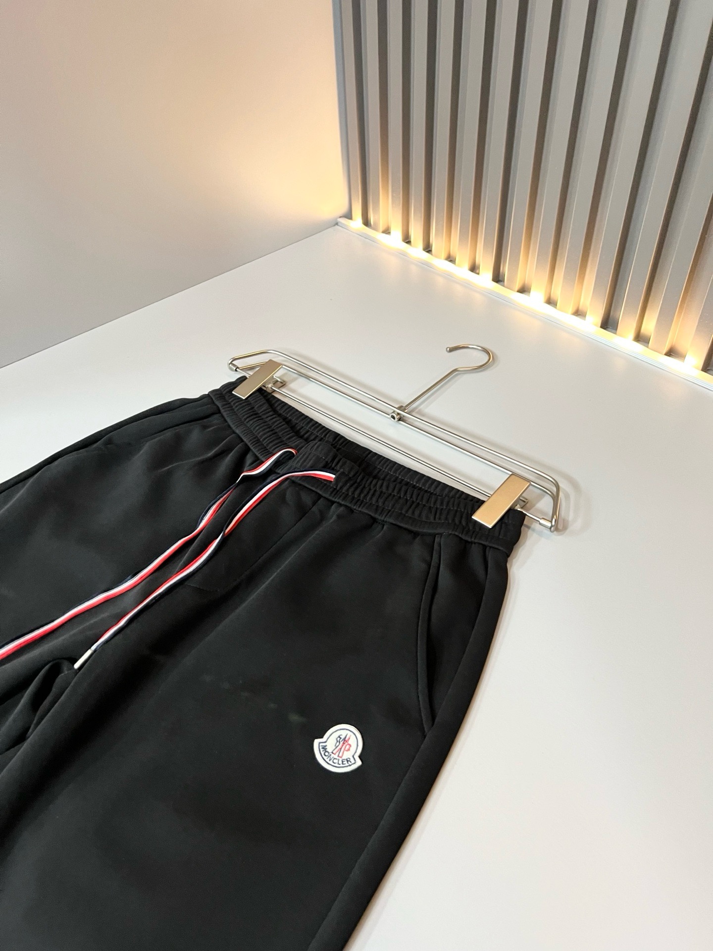 Moncler蒙家 2026春夏最新男女同款👫贸易订单休闲套装，全品相！！网红款！采用logo图案徽章设计！上身舒适透气
