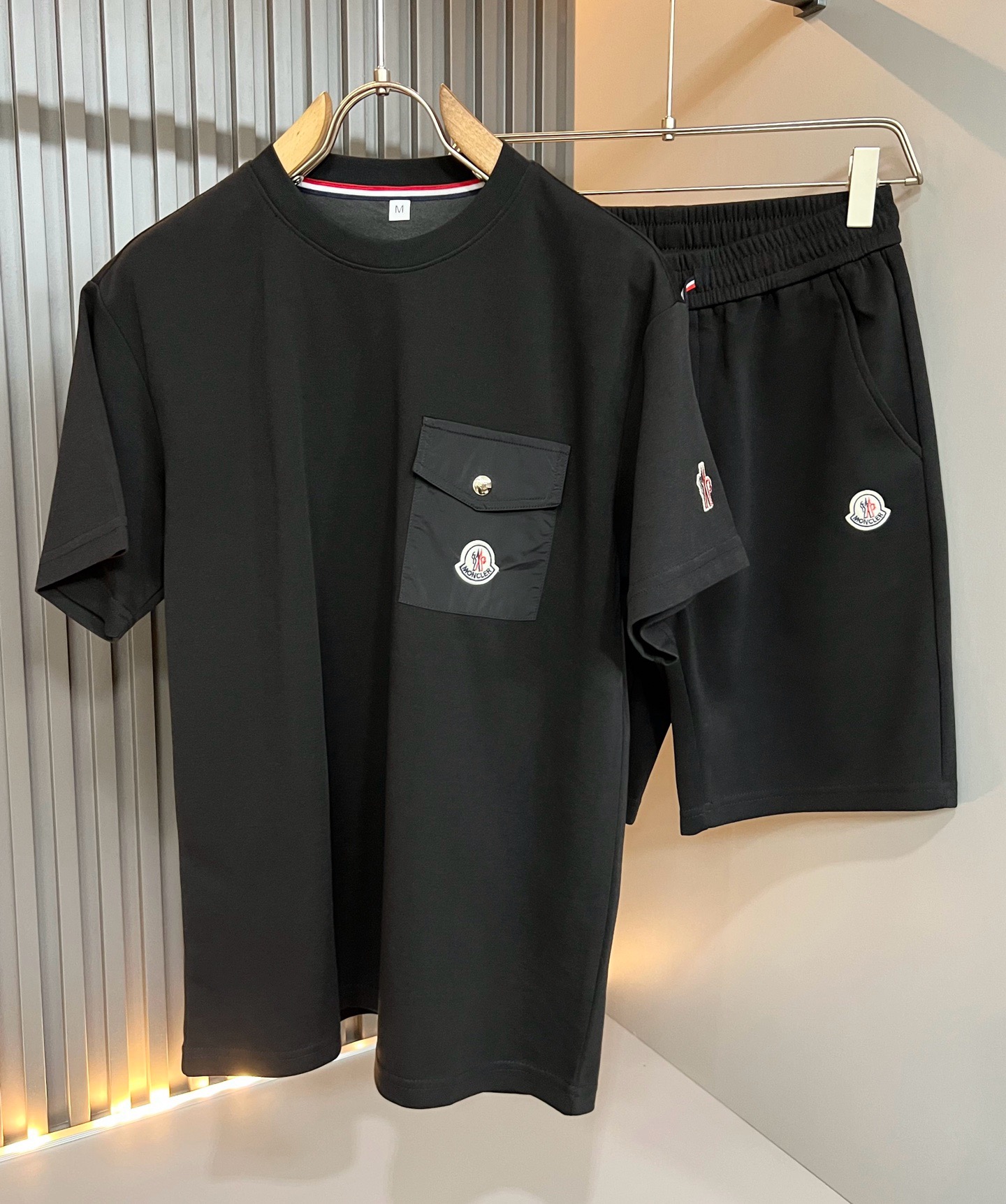 Moncler蒙家 2026春夏最新男女同款👫贸易订单休闲套装，全品相！！网红款！采用logo图案徽章设计！上身舒适透气