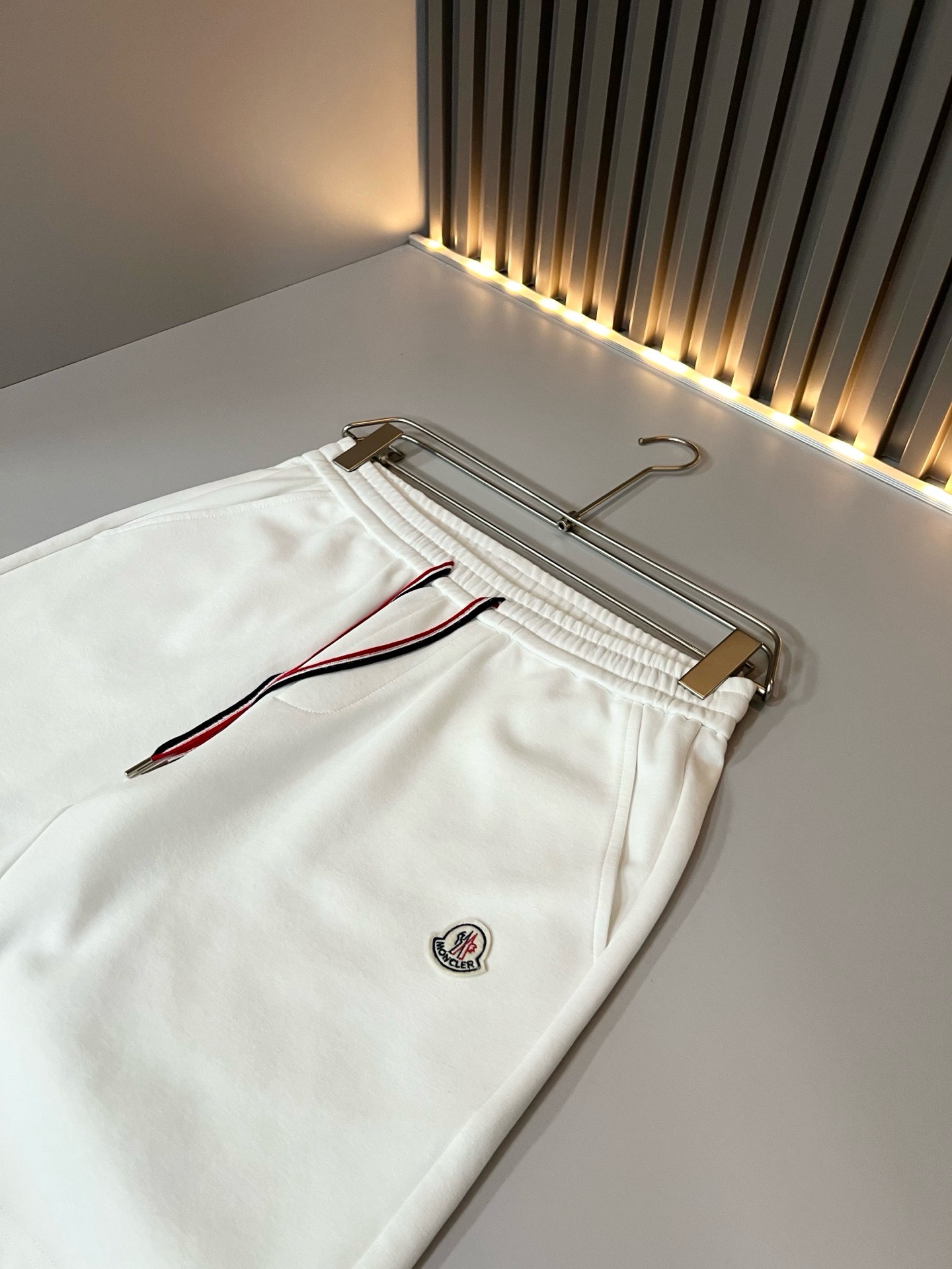 Moncler蒙家 2026春夏最新男女同款👫贸易订单休闲套装，全品相！！网红款！采用logo图案徽章设计！上身舒适透气