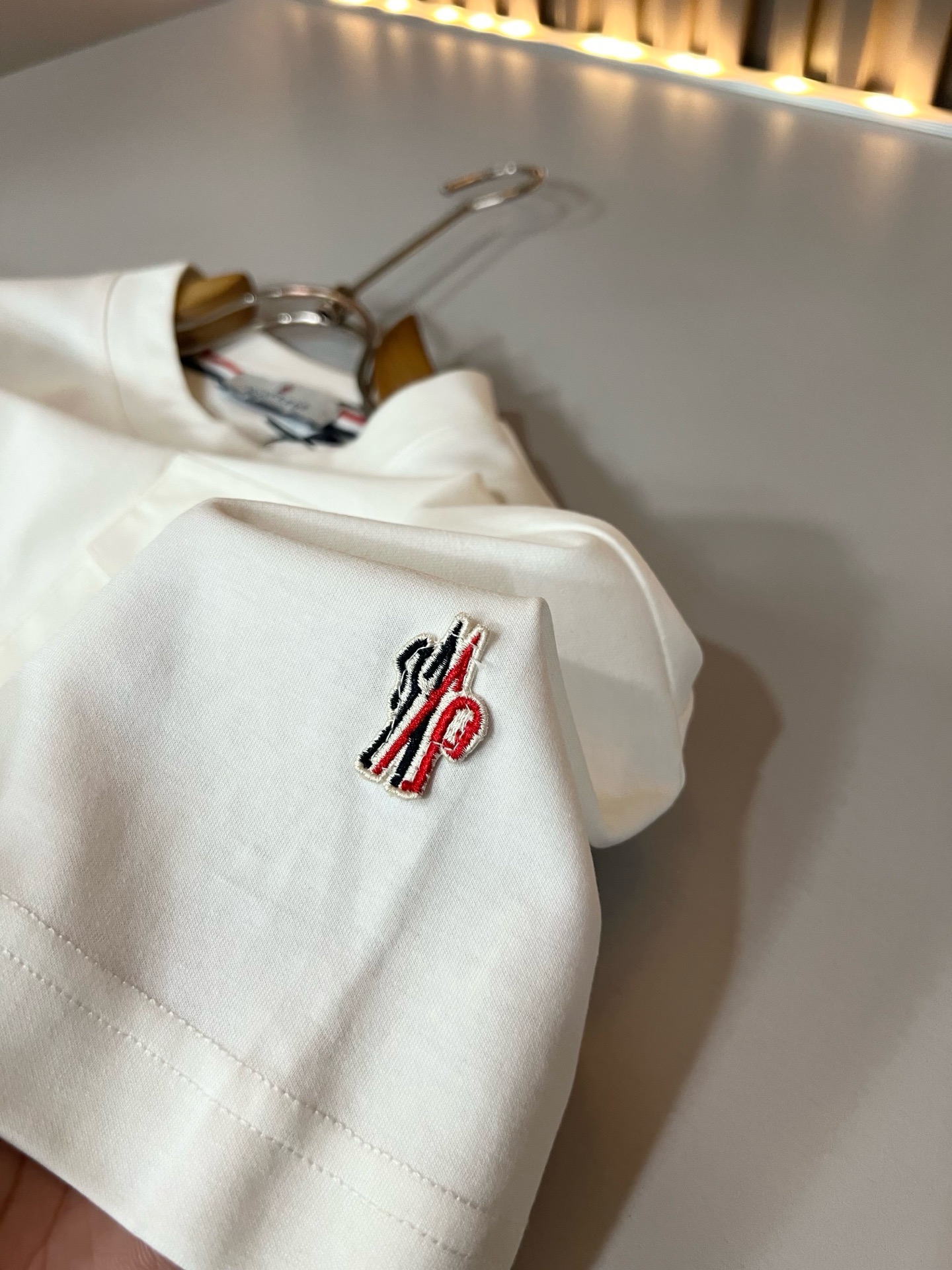 Moncler蒙家 2026春夏最新男女同款👫贸易订单休闲套装，全品相！！网红款！采用logo图案徽章设计！上身舒适透气