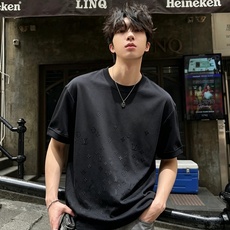 LouisVuitt*路易*登 2026秋冬新款男士短袖打底衫,非常时髦胸前logo压胶修饰!区别于以往的不同,宣示品牌 LouisVuitt*路易*登 2026秋冬新款男士短袖打底衫,非常时髦胸前logo压胶修饰!区别于以往的不同,宣示品牌