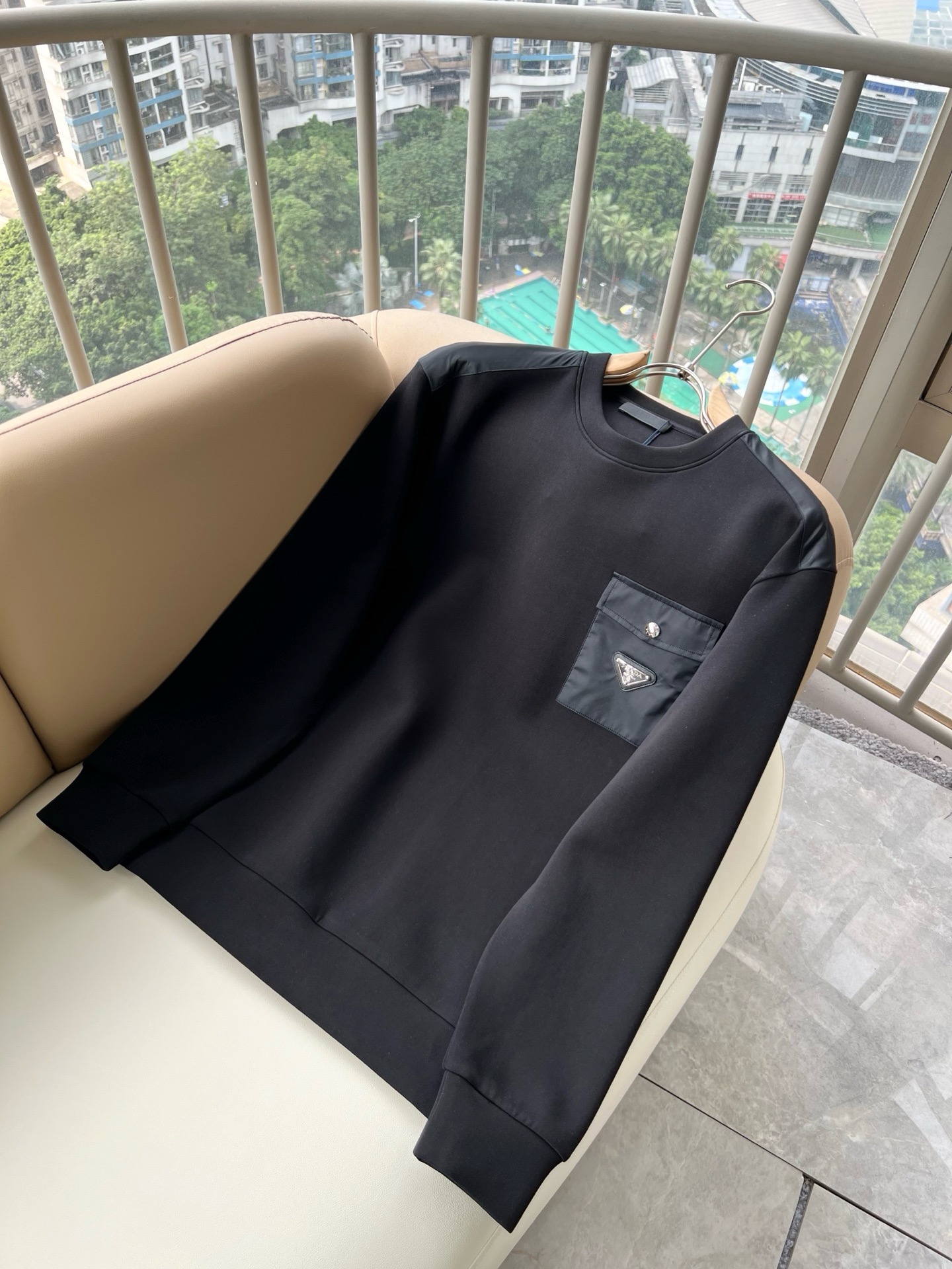 PRAD*A普*达2026秋冬新款男女同款👫长袖卫衣，最新款全网独家首上！！~既经典有时尚百搭，谁不爱啊，将经典再次展现
