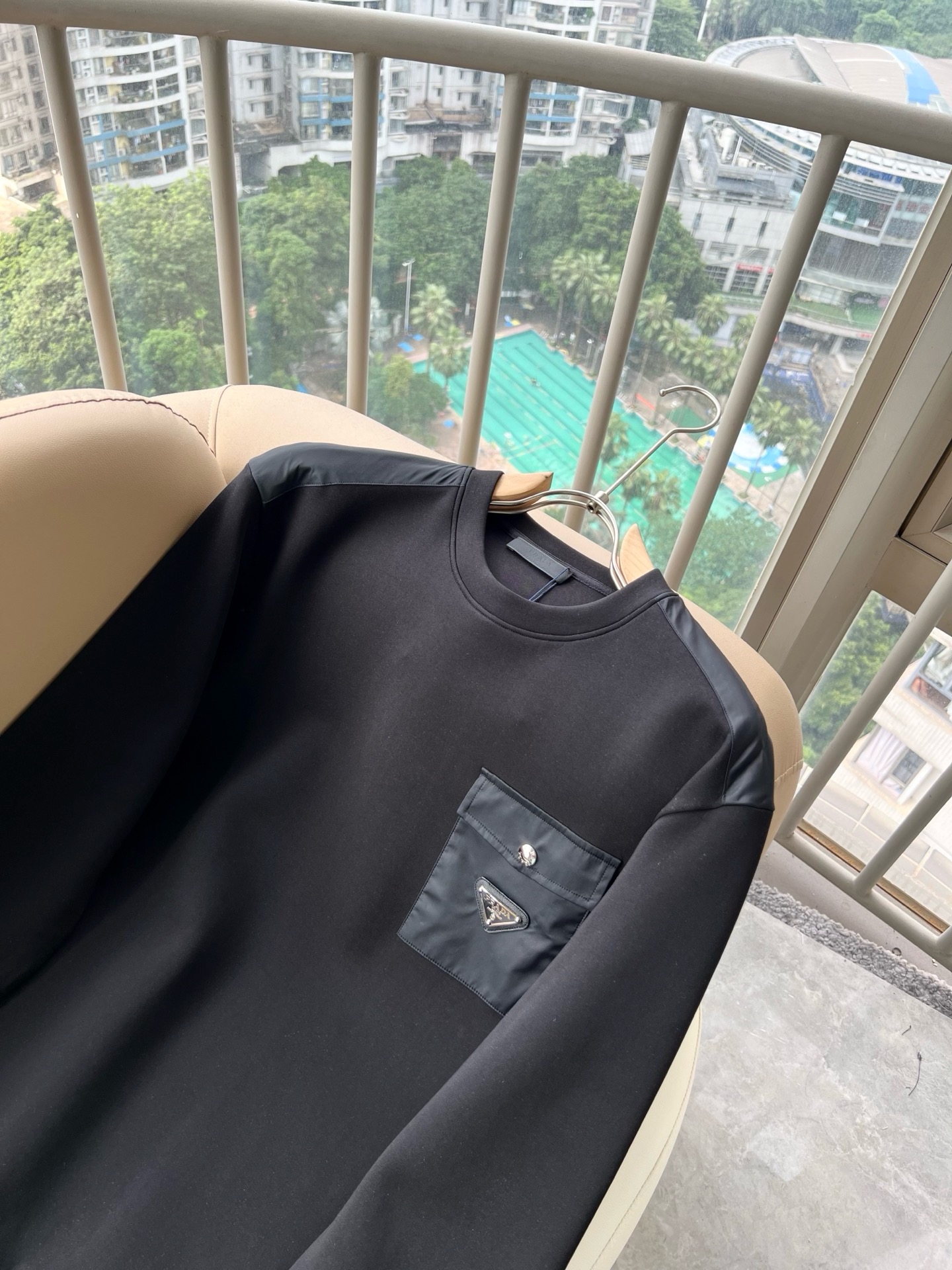 PRAD*A普*达2026秋冬新款男女同款👫长袖卫衣，最新款全网独家首上！！~既经典有时尚百搭，谁不爱啊，将经典再次展现