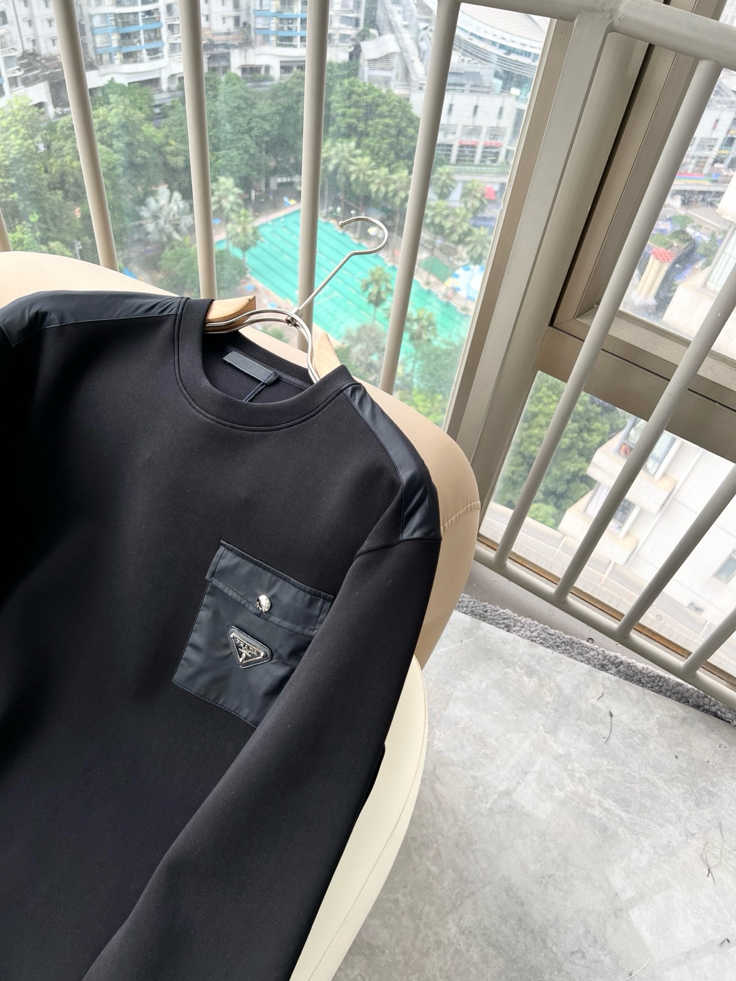 PRAD*A普*达2026秋冬新款男女同款👫长袖卫衣，最新款全网独家首上！！~既经典有时尚百搭，谁不爱啊，将经典再次展现