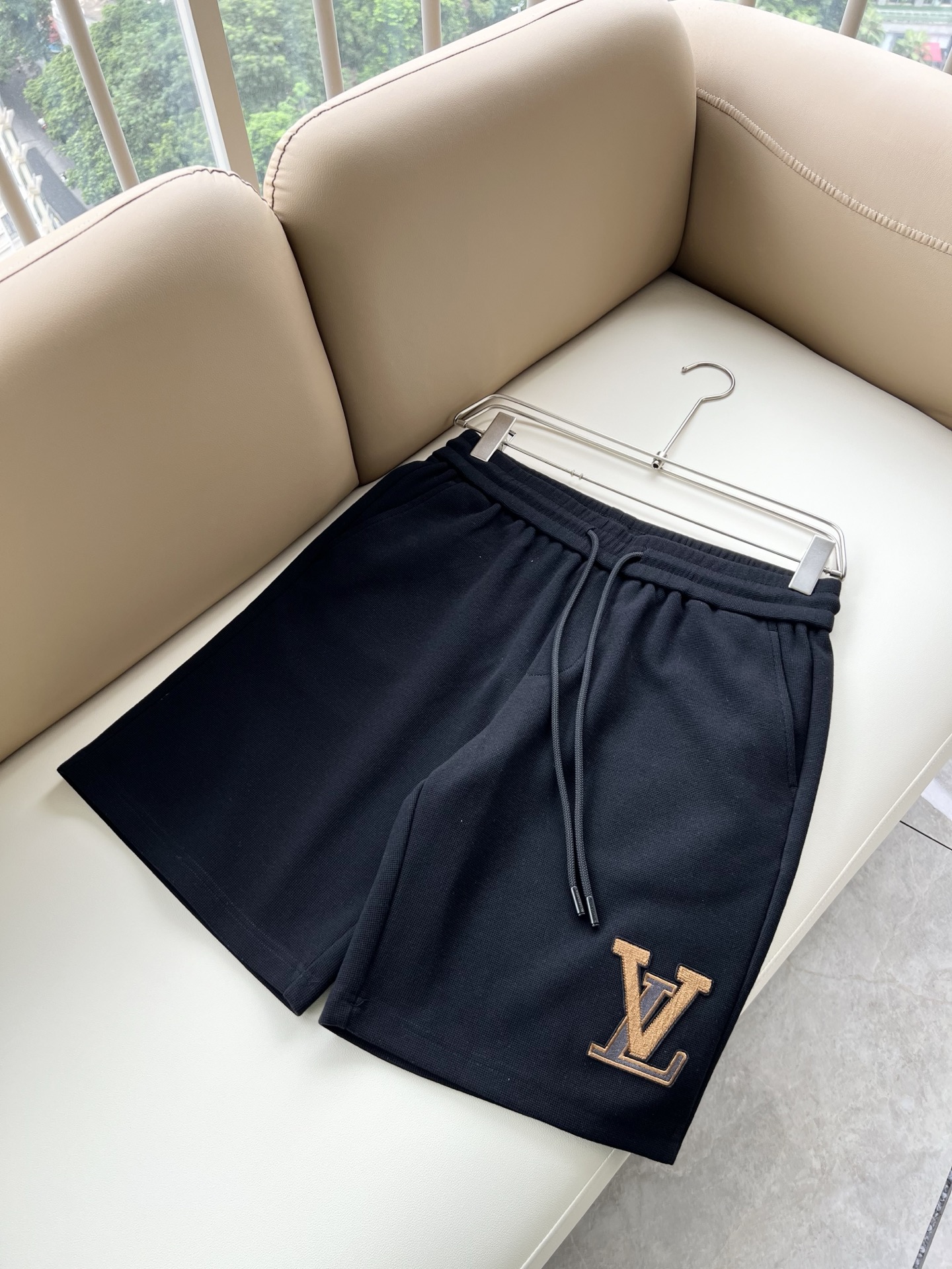 Louis Vuit*on路易*登 2026春夏男女同款👫logo休闲短裤,2026春夏新款男女同款休闲短裤上线了,又是 Louis Vuit*on路易*登 2026春夏男女同款👫logo休闲短裤,2026春夏新款男女同款休闲短裤上线了,又是