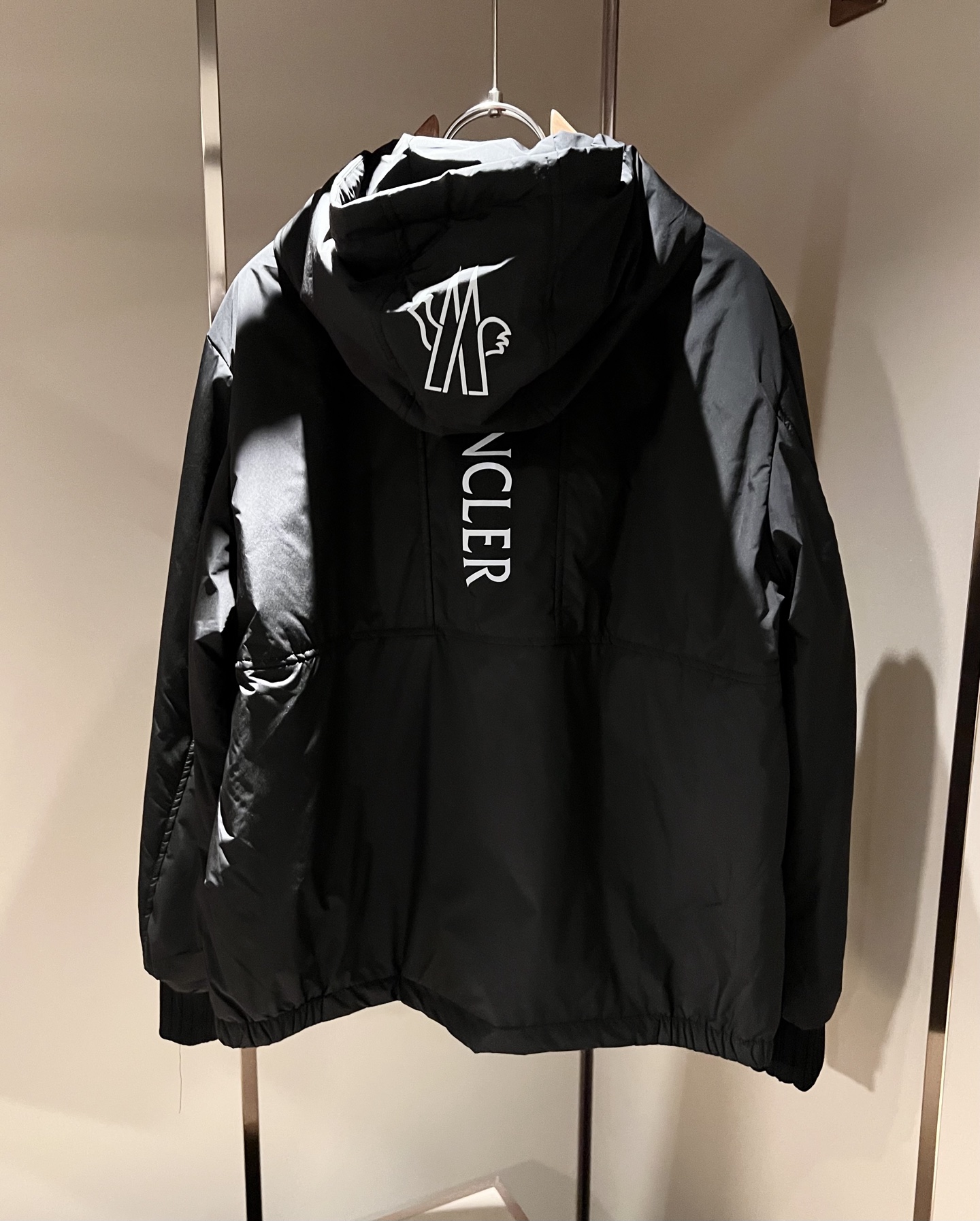 Monc*ler蒙*口 2026秋冬经典棉服夹克外套，都市时尚休闲款！设计原版logo五金配件，面料超软面料帅酷爆款夹克