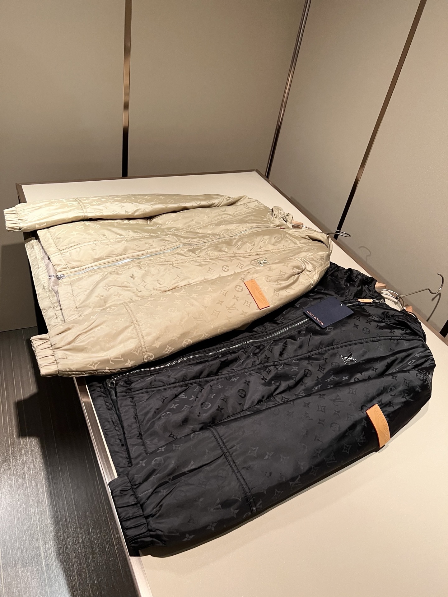 LouisVuitt*路易*登  2026秋冬新品最新款棉服夹克外套，贸易公司渠道，甚至到非常稀缺很难遇到，一件难求的高