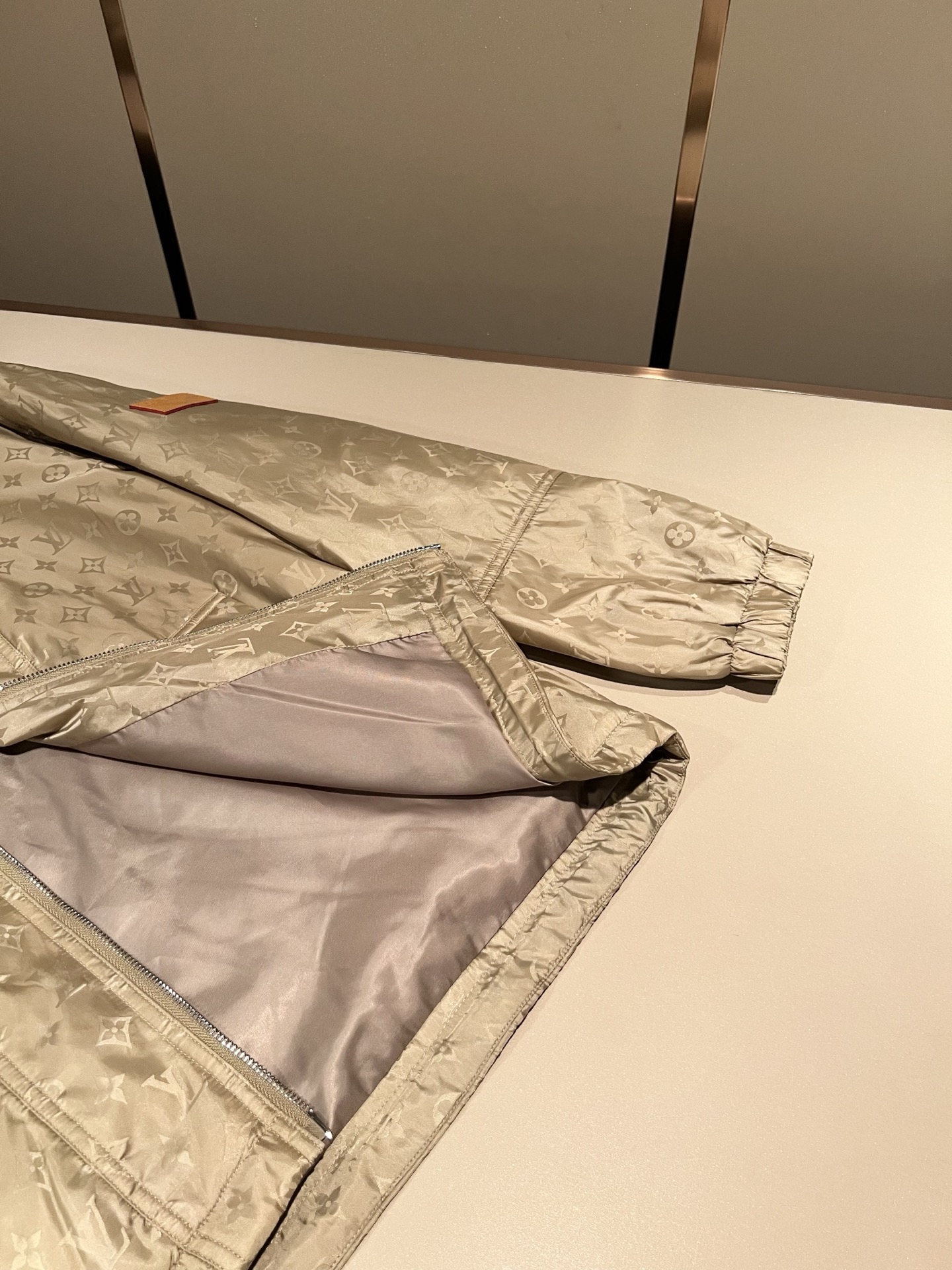 LouisVuitt*路易*登  2026秋冬新品最新款棉服夹克外套，贸易公司渠道，甚至到非常稀缺很难遇到，一件难求的高