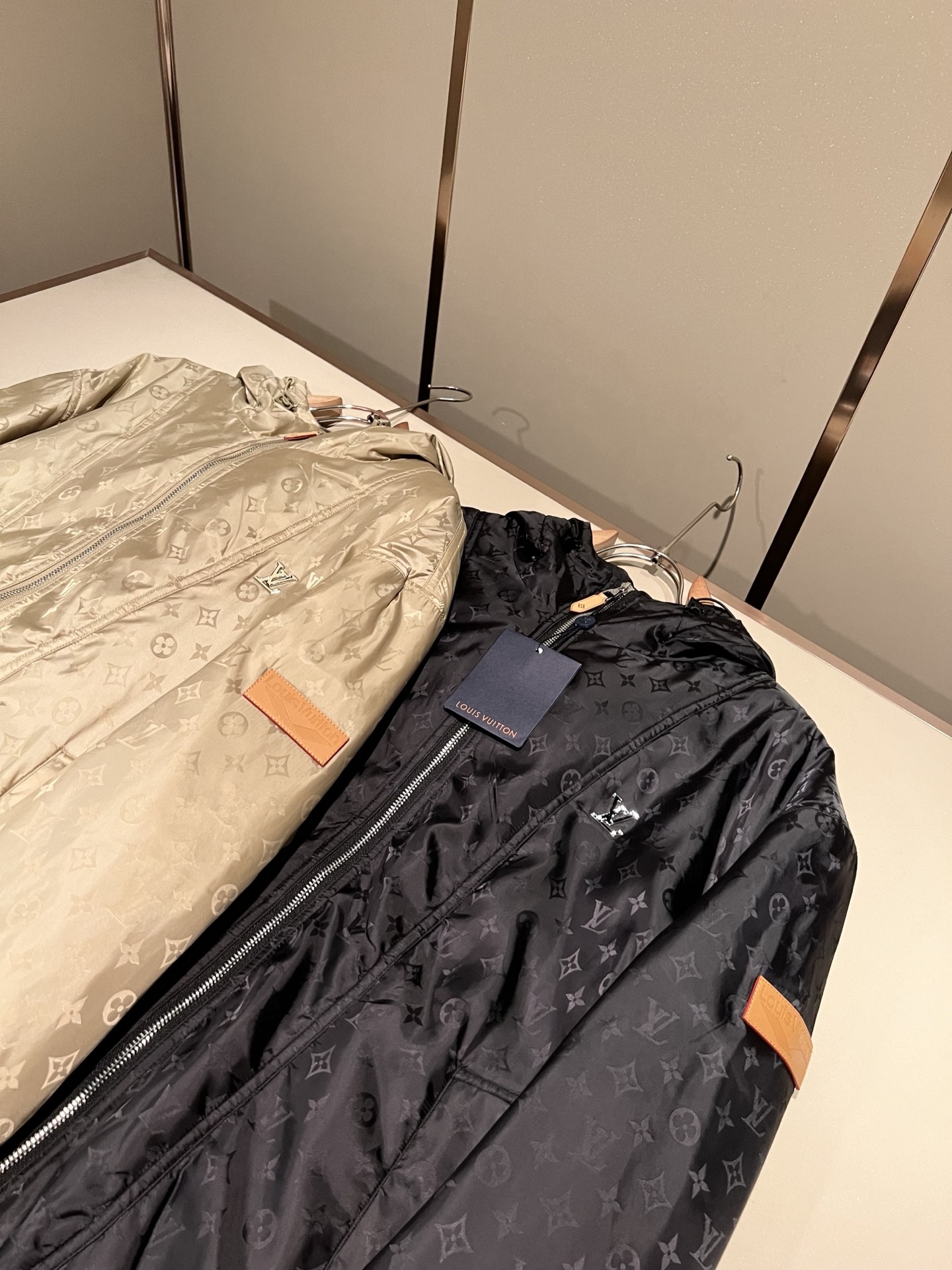 LouisVuitt*路易*登  2026秋冬新品最新款棉服夹克外套，贸易公司渠道，甚至到非常稀缺很难遇到，一件难求的高