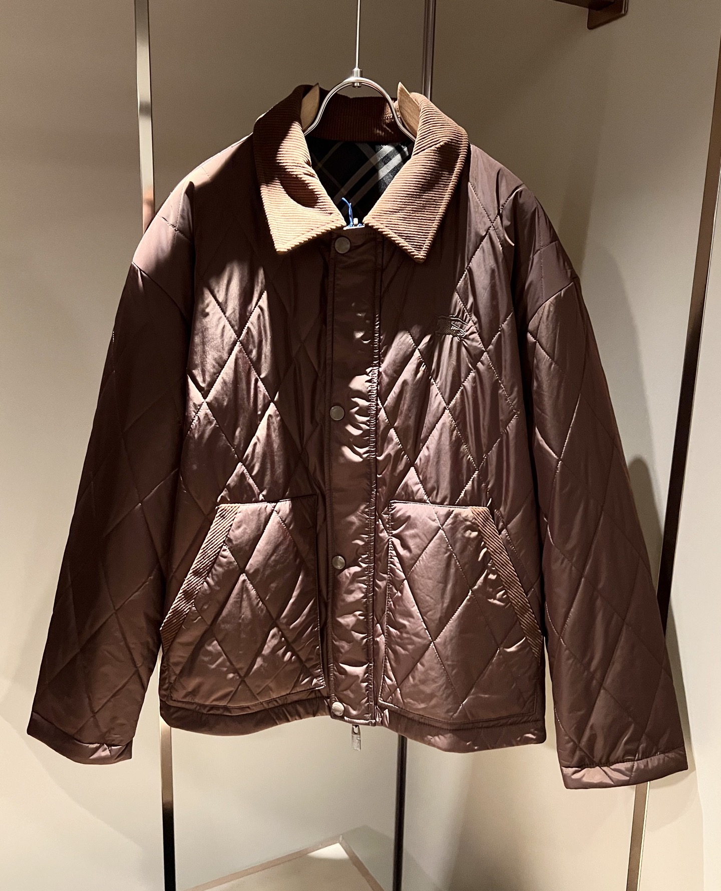 BURBER*Y巴*莉⚠️双面夹克！2026秋冬新品棉服夹克外套重磅来袭，最近比较火热的环保聚酯纤维记忆面料制作而成，高
