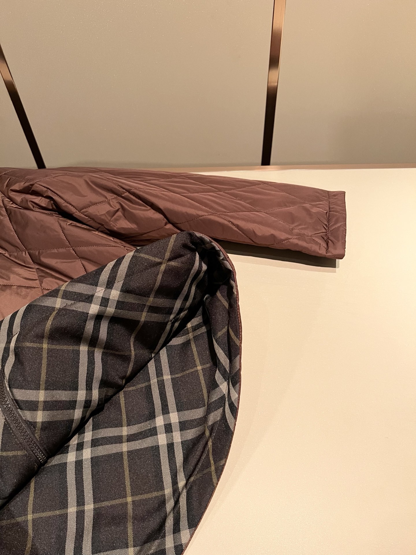 BURBER*Y巴*莉⚠️双面夹克！2026秋冬新品棉服夹克外套重磅来袭，最近比较火热的环保聚酯纤维记忆面料制作而成，高