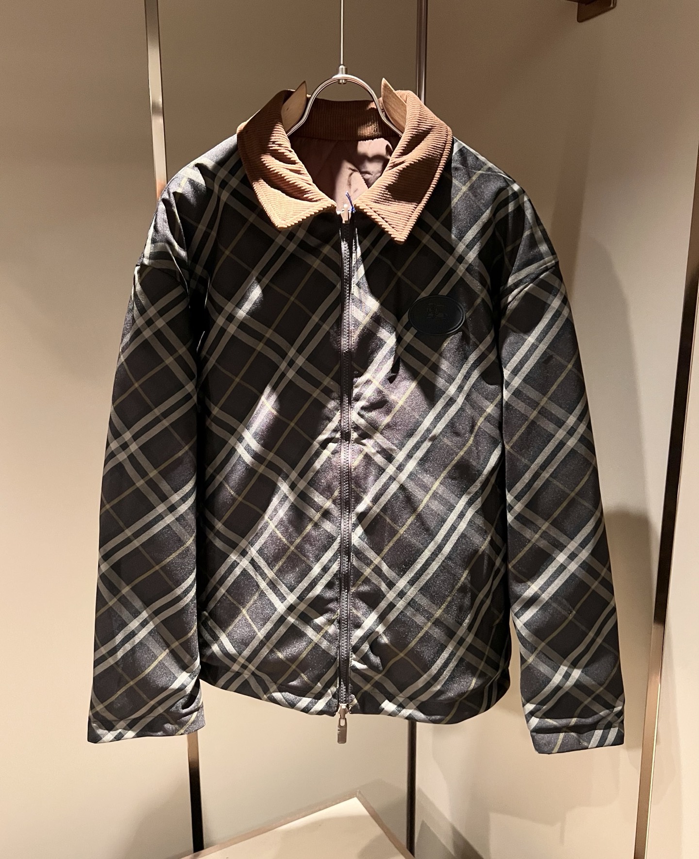 BURBER*Y巴*莉⚠️双面夹克！2026秋冬新品棉服夹克外套重磅来袭，最近比较火热的环保聚酯纤维记忆面料制作而成，高