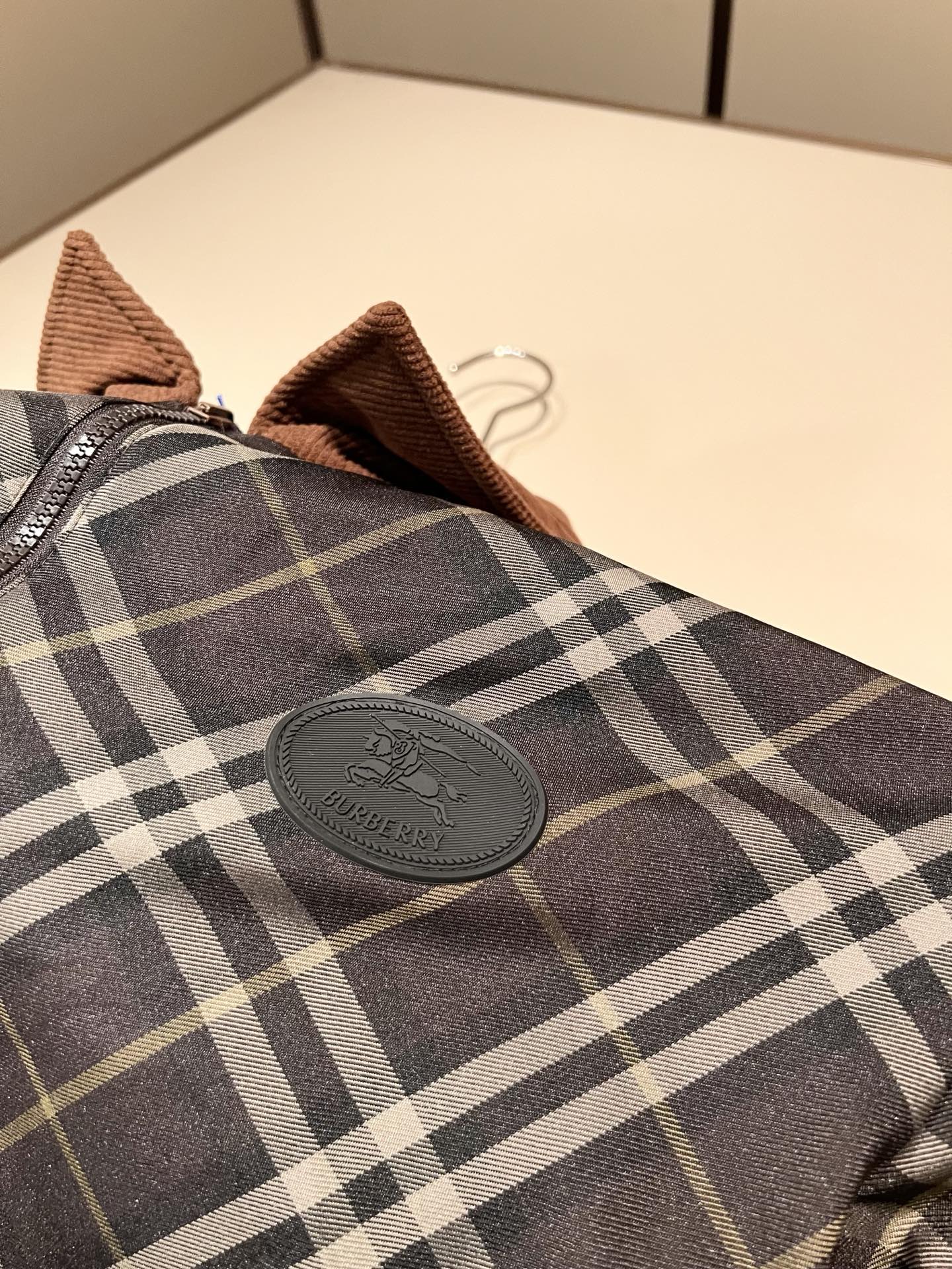 BURBER*Y巴*莉⚠️双面夹克！2026秋冬新品棉服夹克外套重磅来袭，最近比较火热的环保聚酯纤维记忆面料制作而成，高
